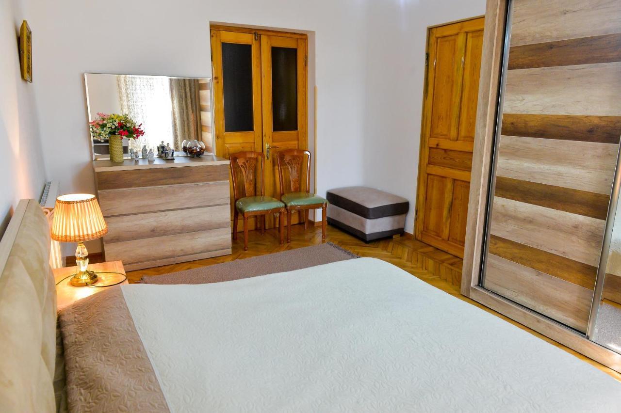 Apartment on Rustaveli Avenue Koutaïssi Extérieur photo